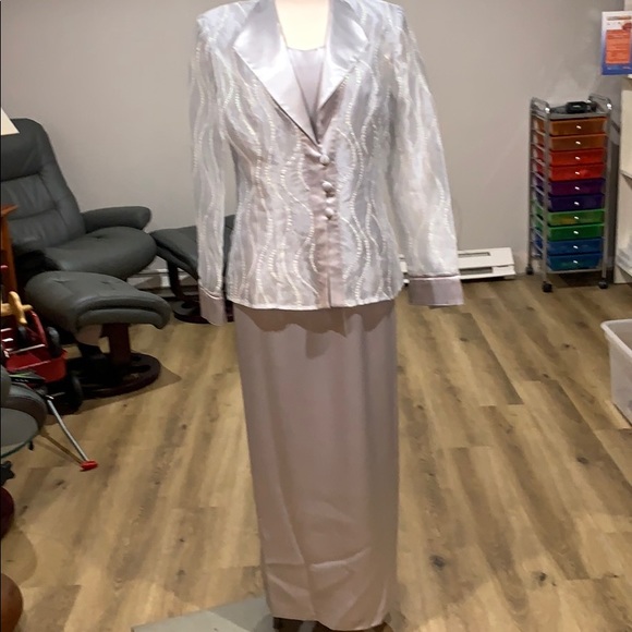 caramia Dresses & Skirts - Sparkle silver MOB/MOG